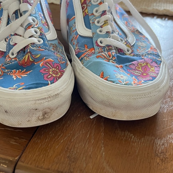 Vans Women's Blue Floral Low-Top Sneakers - Picture 2 of 5